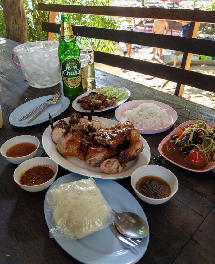 Mae Klang Waterfall Food Doi Inthanon Chom Thong