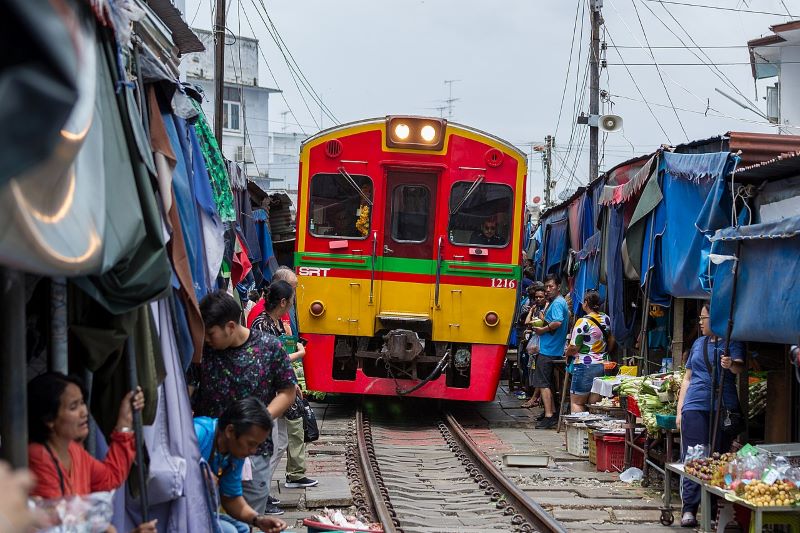 Talad_Rom_Hoop Railway Market