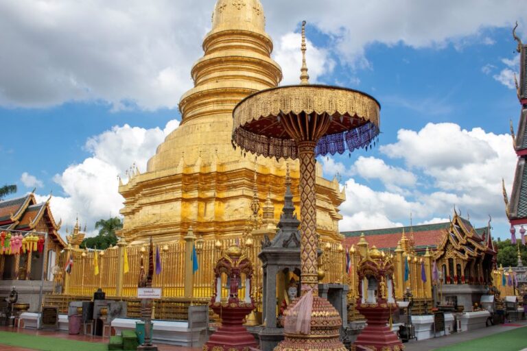 Wat-Pha-That-Hariphunchai-Lamphun-Thailand