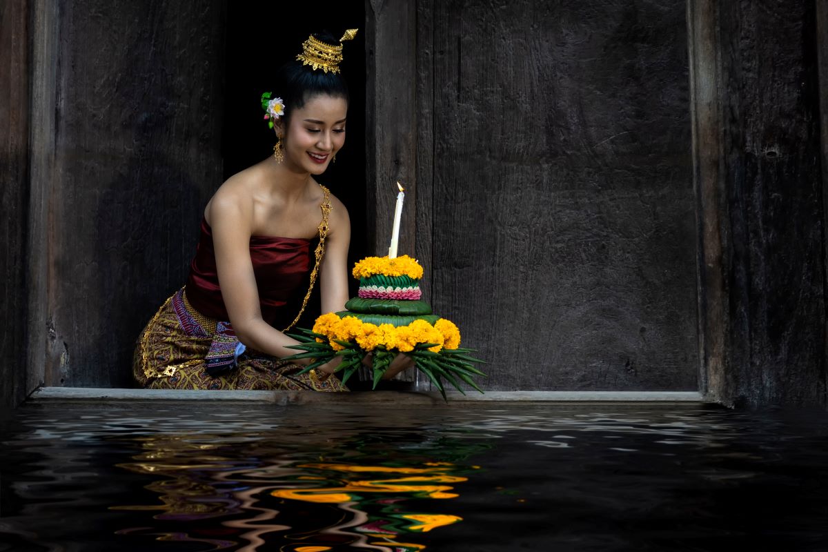 The Best Way To Experience The Loy Krathong Festival