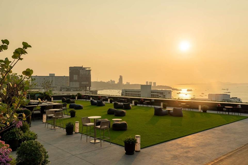 Melia Pattaya Beach Patio