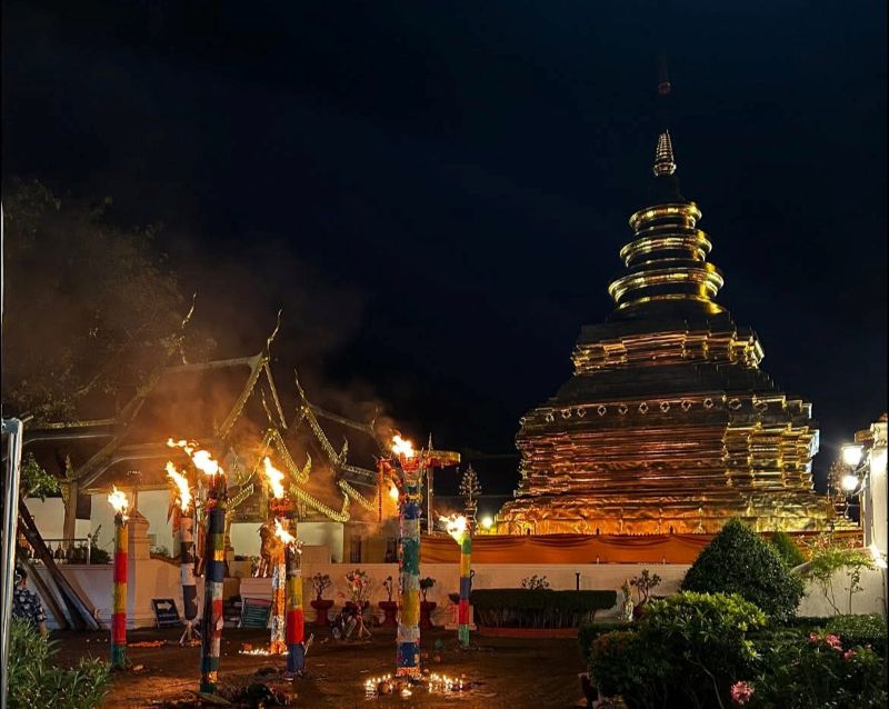 Loy Krathong Chomthong