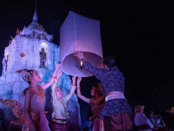 Loy Kranthong Yi Peng Chiang Mai