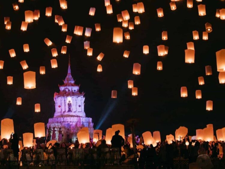Loy Kranthong Yi Peng Chiang Mai