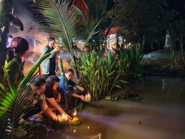 Loy Krathong Chom Thong